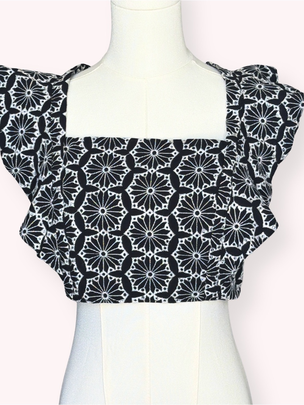 NWT Bardot Sierra Black White Eyelet Embroidered Ruffle Crop Top Size 8".